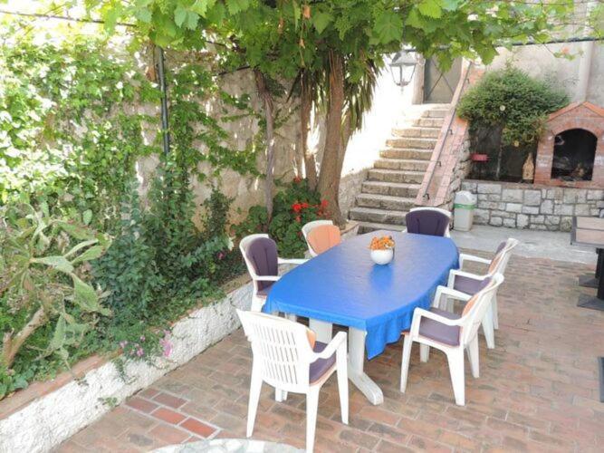Apartment Sunshine Two Bedroom Apartment With Sea View