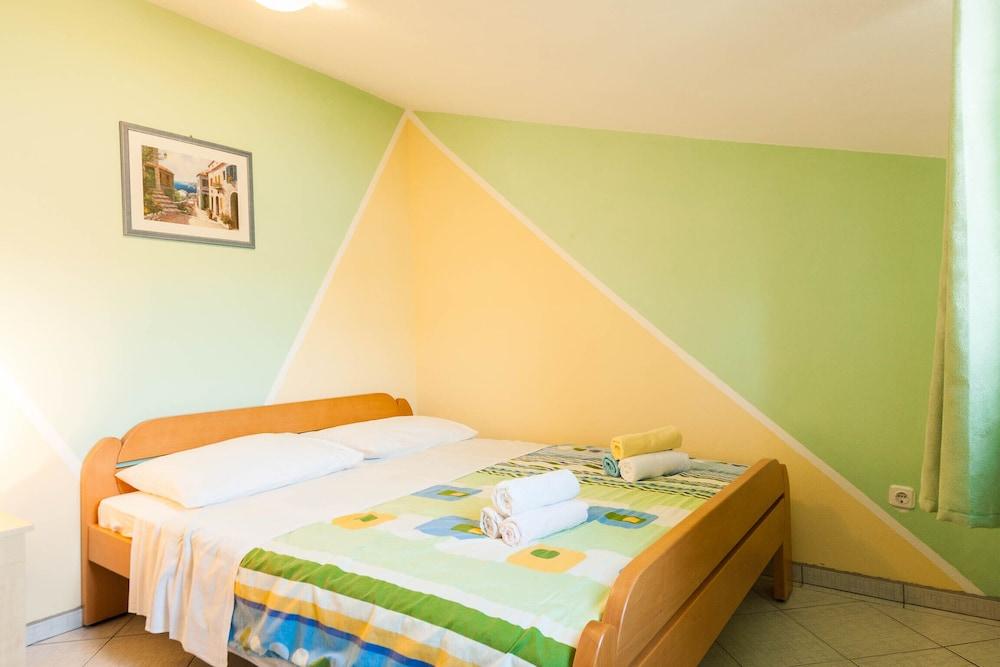 Cozy Apartments In Zadar With Sea & Mountain Views