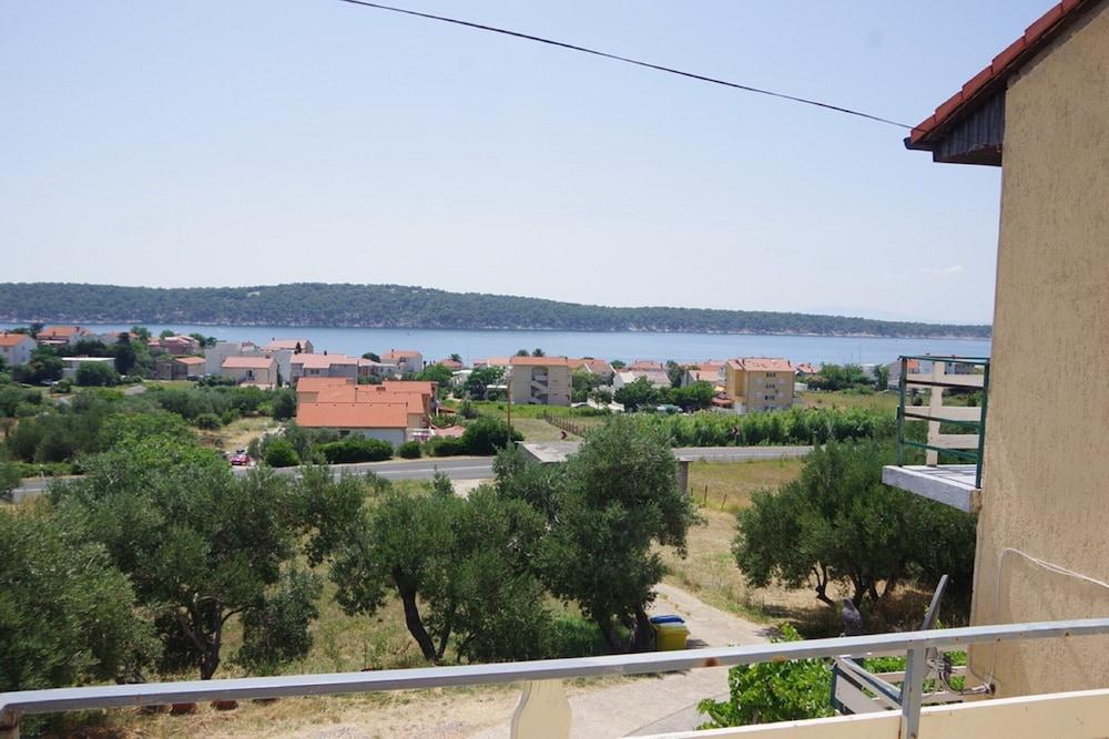 Serene Barbat Escape With Just Minutes From The Beach