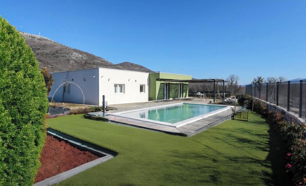 Villa Gariful Sleeps 10 Pool Hottub Petsok