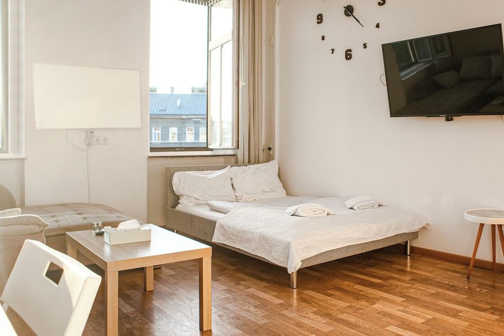 Shared 2br Residence by Millennium Tower