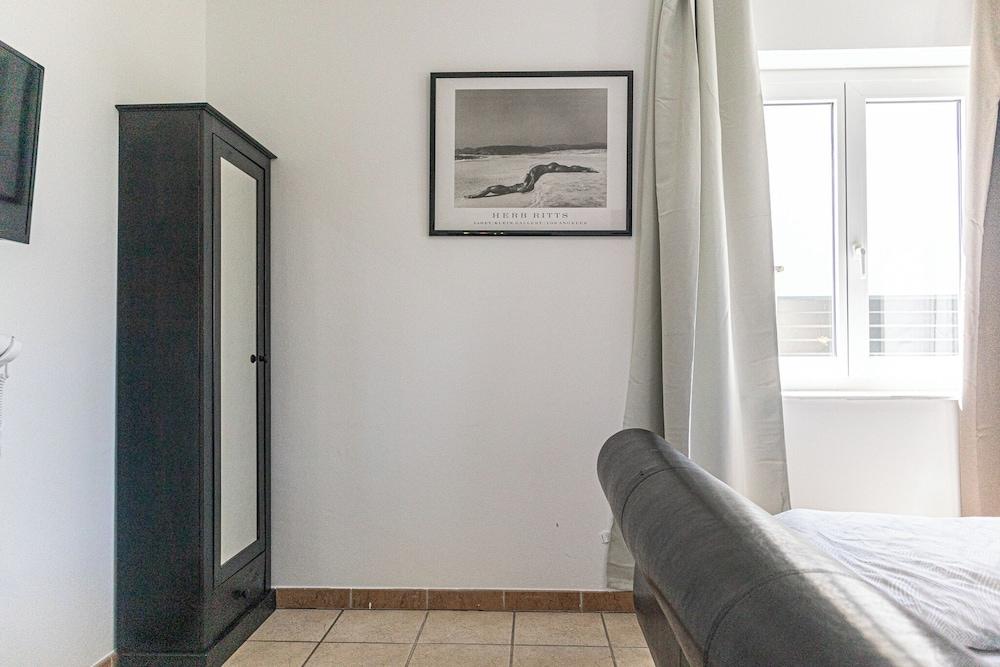 Spacious Home & Garden Free Parking