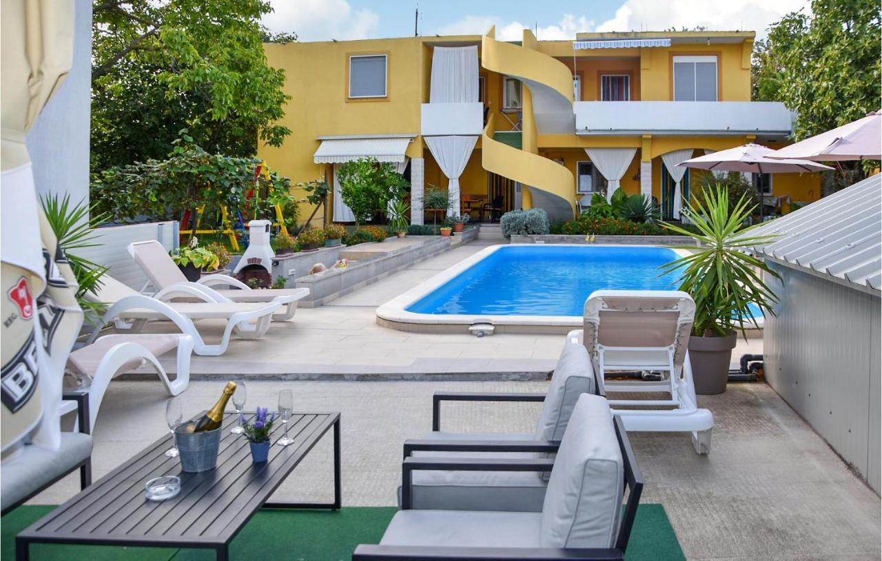 Beautiful Apartment In Pakostane