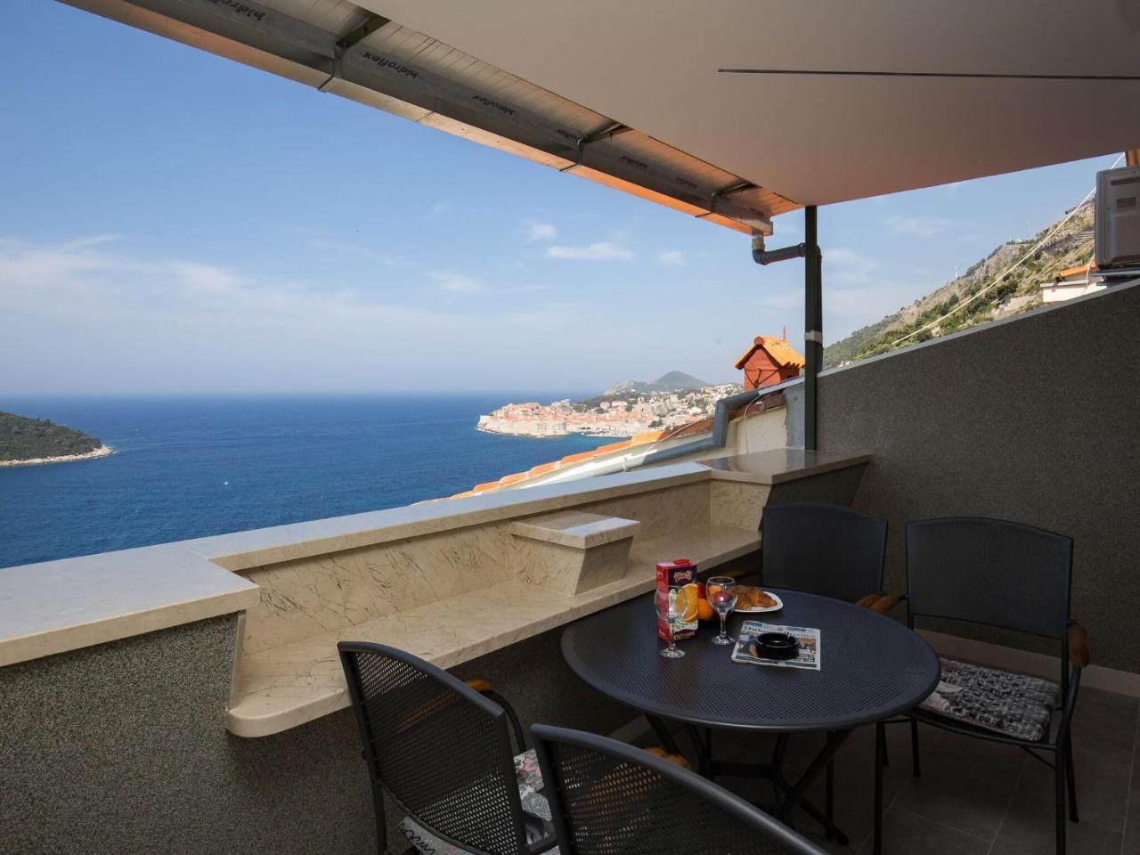 Apartment H & D Two Bedroom Apartment With Balcony & Sea View