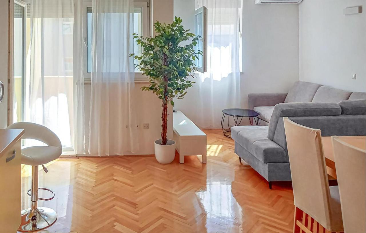 Nice Apartment In Makarska With Wifi