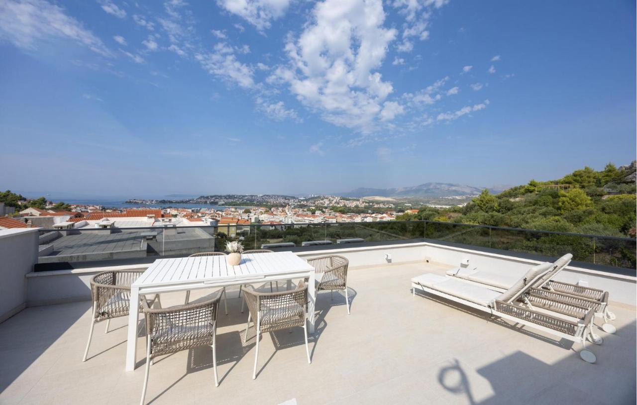 2 Bedroom Stunning Apartment In Split