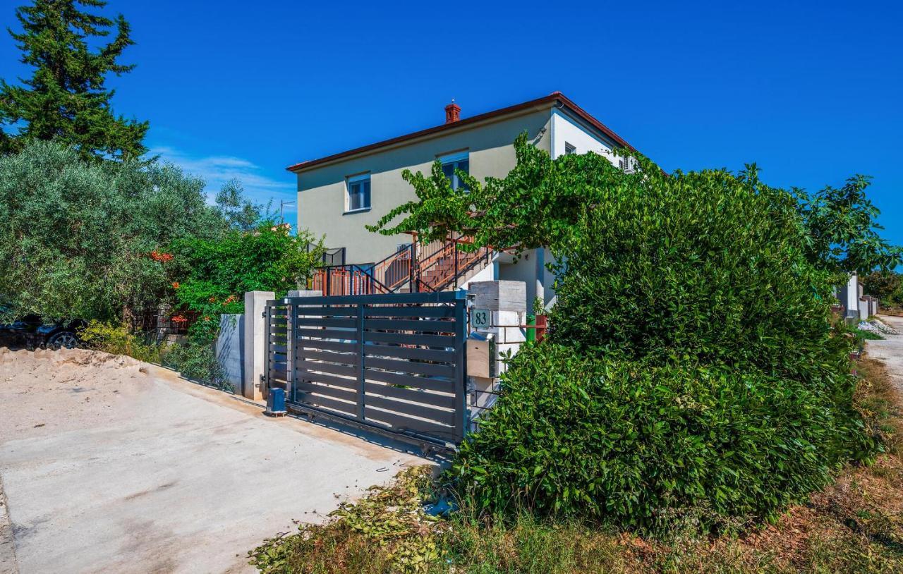 Awesome Apartment In Galizana With Wifi