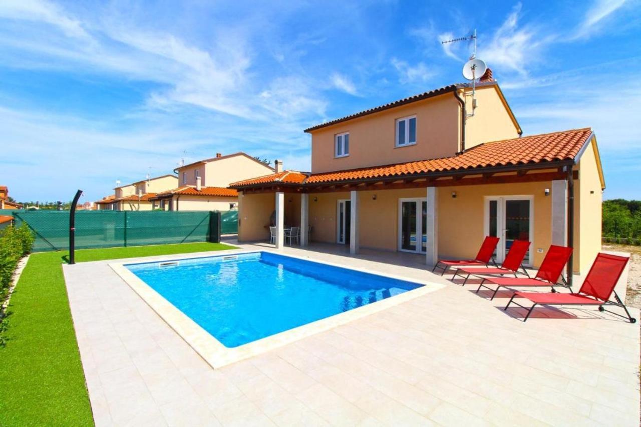 Modern Villa With Private Pool & Garden