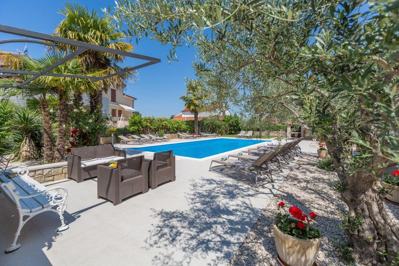 Bezauberndes Apartment Mit Grossem Pool, Privatem Balkon, Bbq, Nur 800 Meter Zum Strand