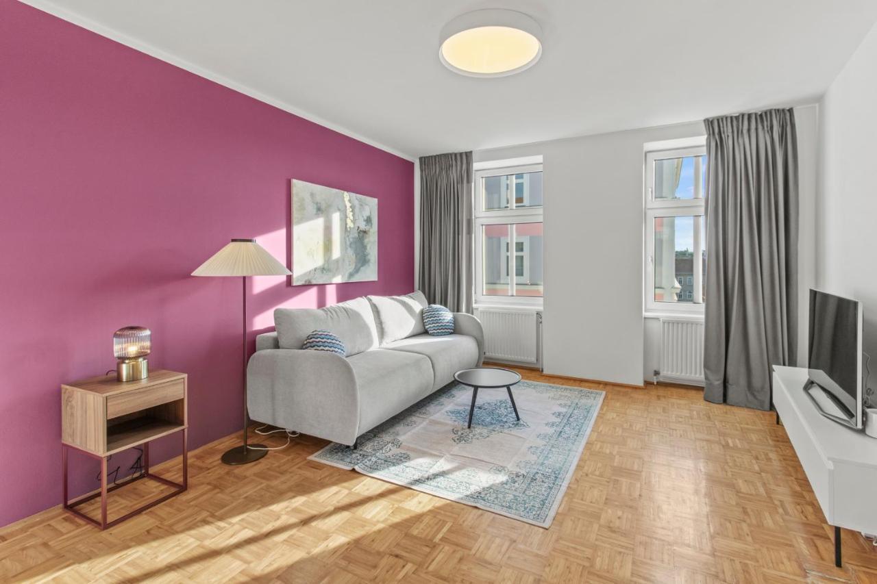 Cozy Living Deluxe Apartments