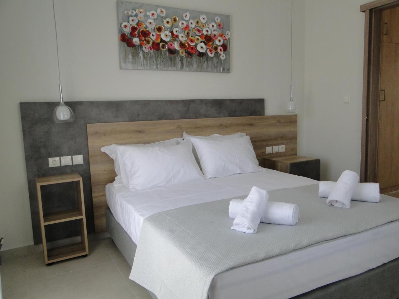 Chrysanthe & 's Apartments No1
