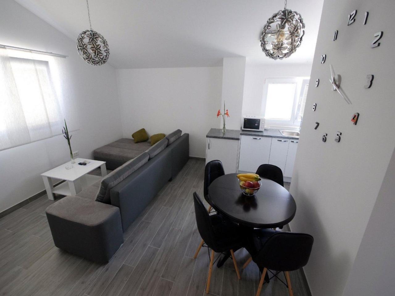 Apartments Maza One Bedroom Apartment Antonio