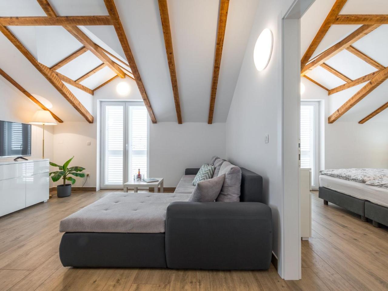 Apartments Terra Comfort One Bedroom Apartment With Balcony & City View Veliki