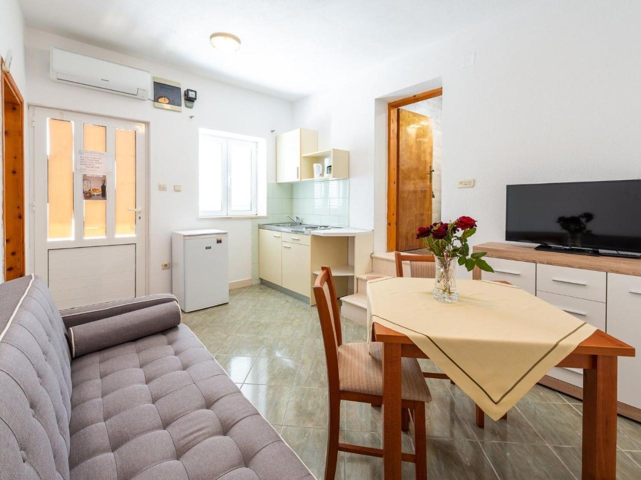 Apartments Lucija One Bedroom Apartment With Terrace