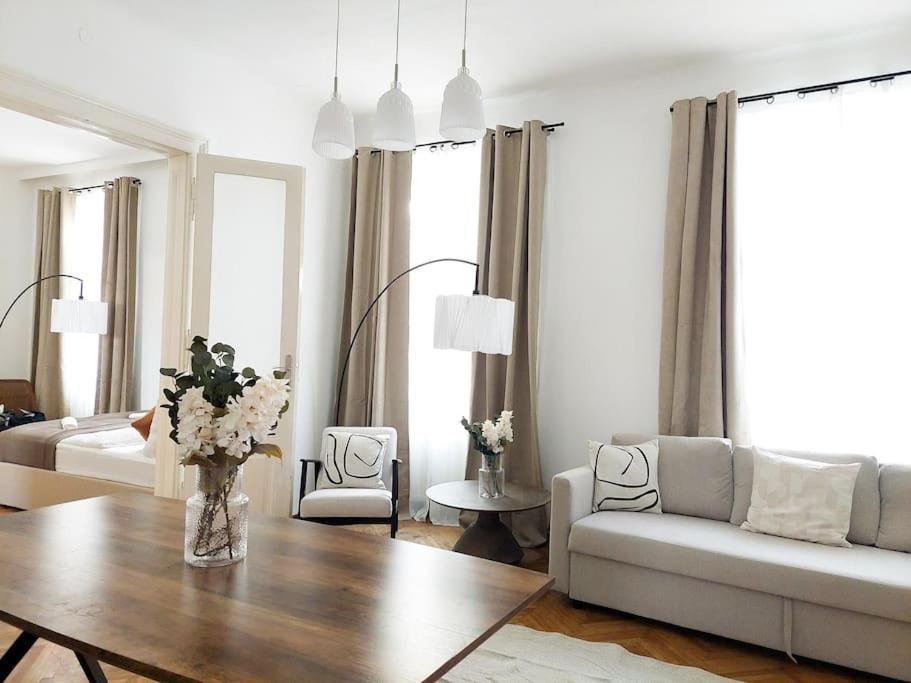 Big Garden Apartment, 10 Minutes To U4 & U6
