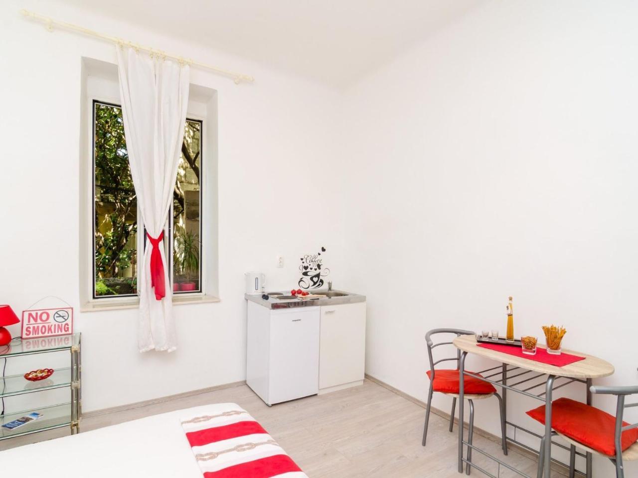 Apartment Caceris Comfort Studio Apartment With Terrace