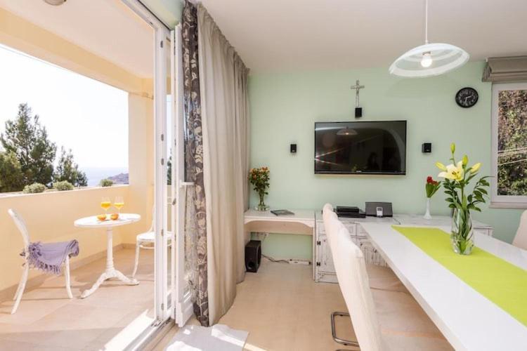 Stella Maris One Bedroom Apartment With Balcony & Sea View