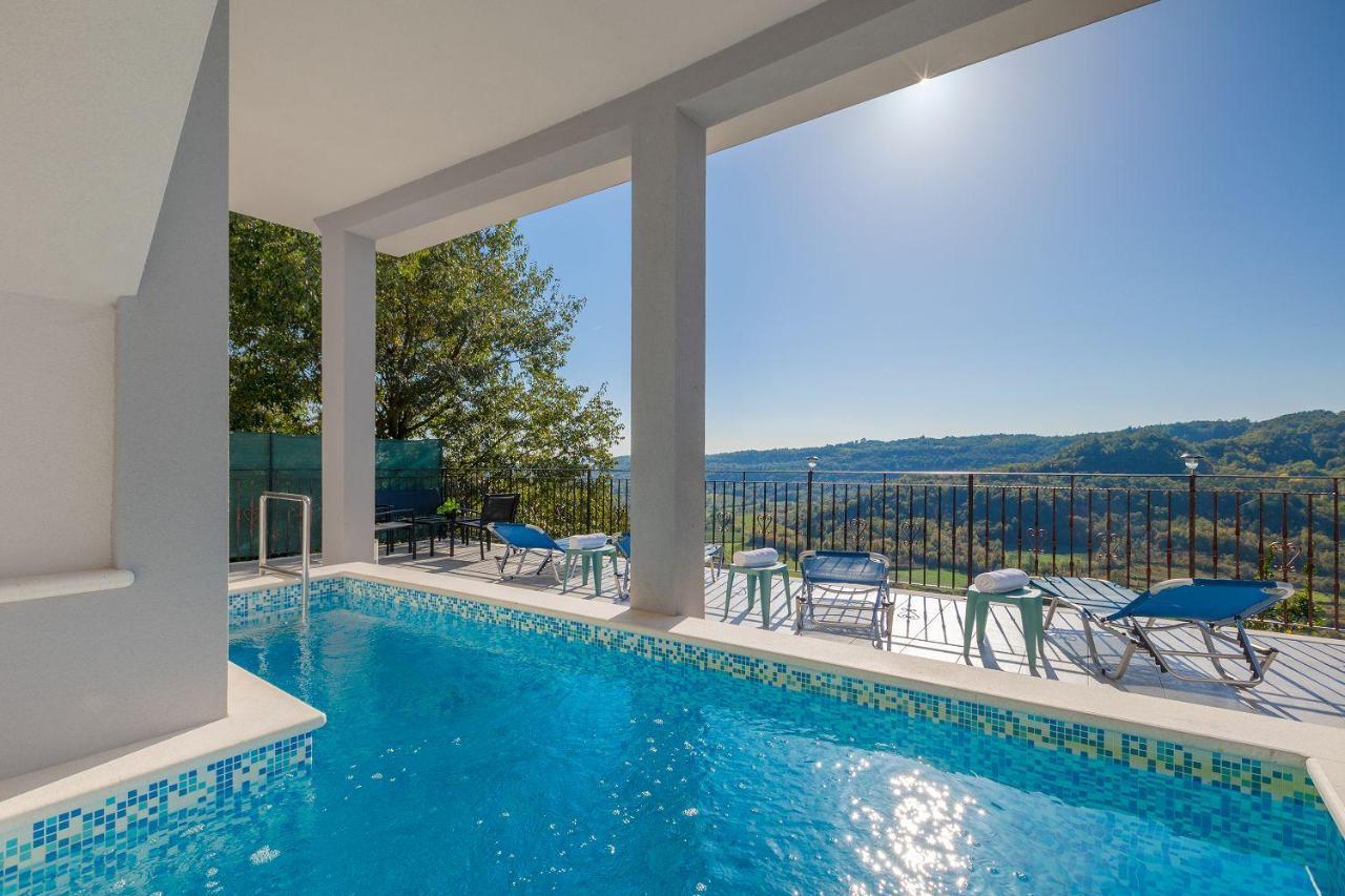 Mediterranes Apartment Mit Panoramablick, Pool, Privatparkplatz, Grill