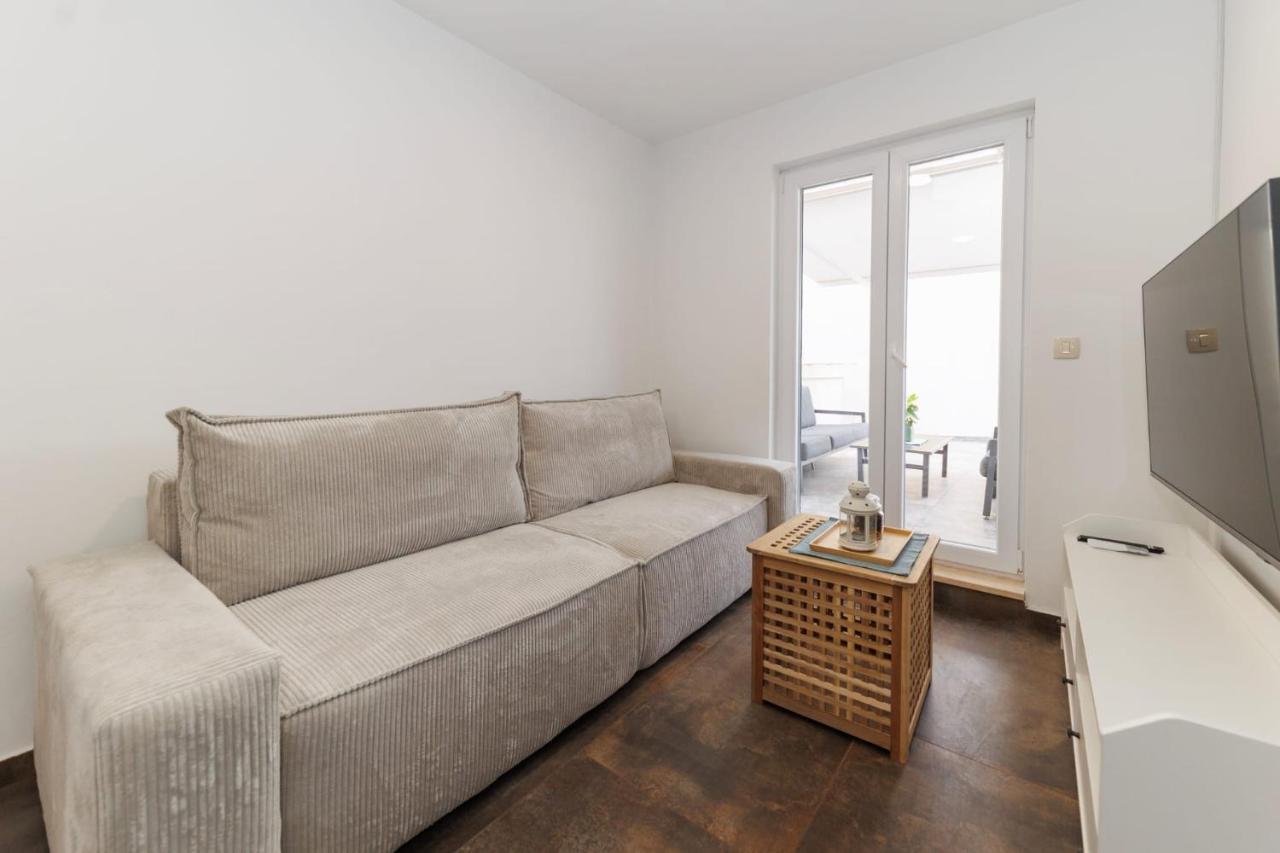 Apartment 25 With Free Private Parking