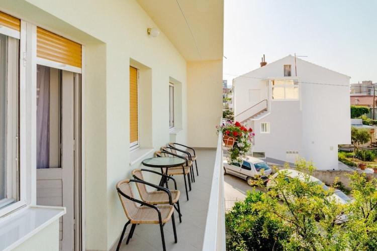 Apartment Marko St Three Bedroom Apartment With Balcony & Garden View