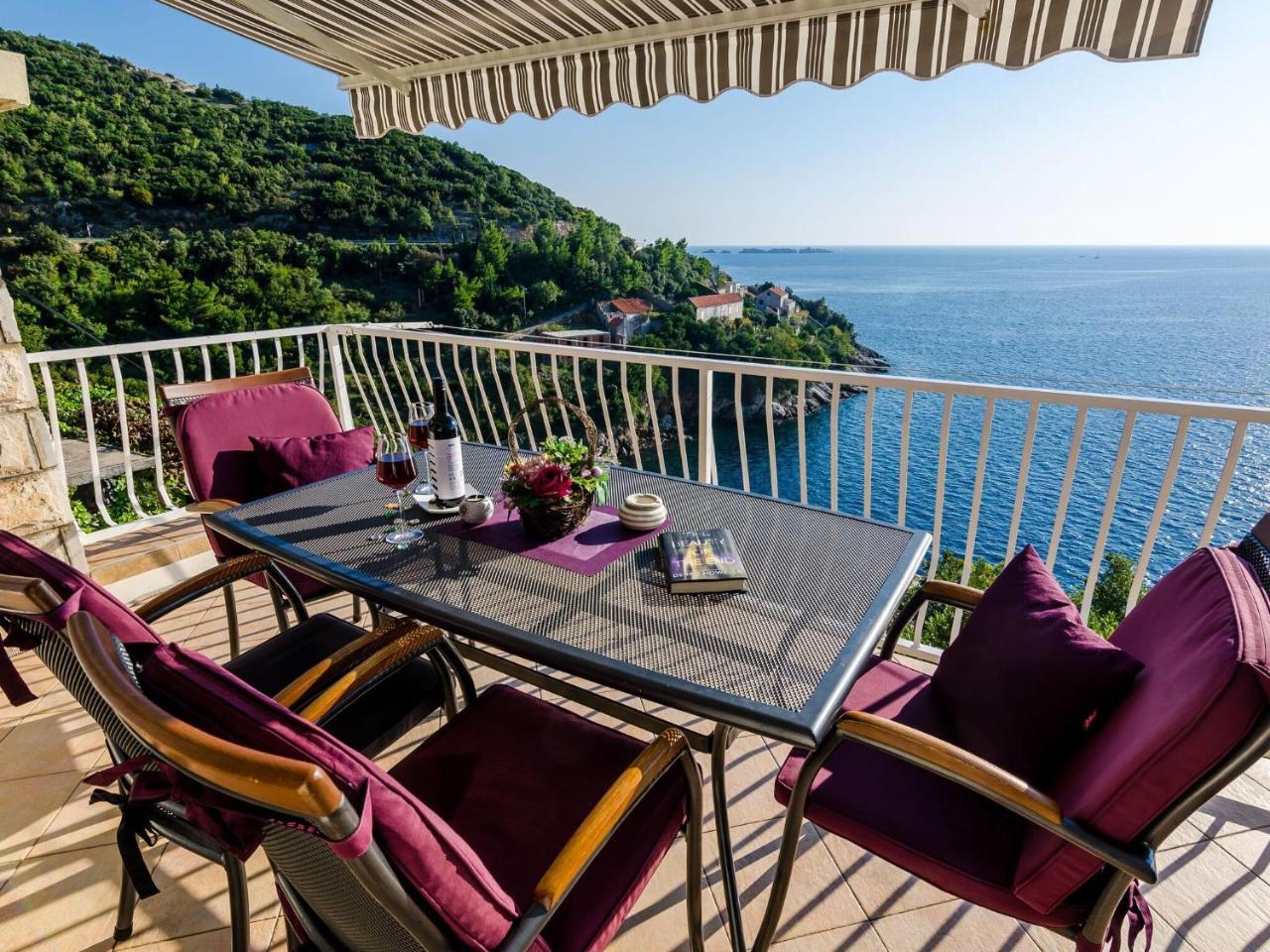 Indy's Beach Apartments Two Bedroom Apartment With Balcony & Sea View