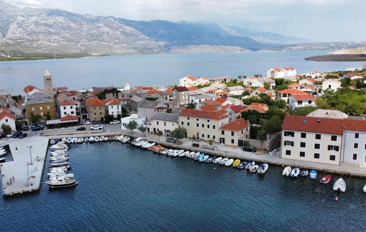 1 Bedroom Lovely Apartment In Vinjerac