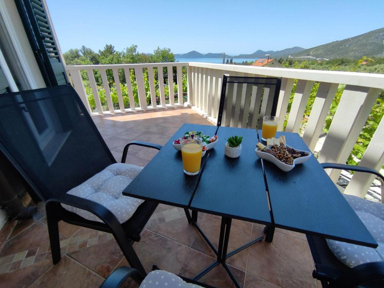 Apartments Kola Two Bedroom Apartment With Terrace & Sea View 1