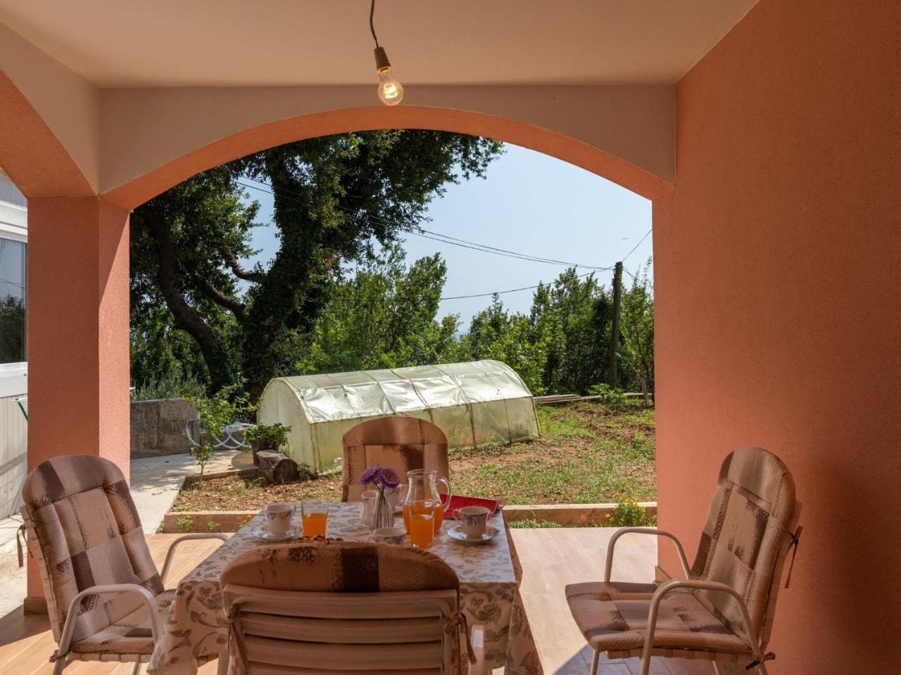 Apartment Nike Two-bedroom Apartment With Terrace