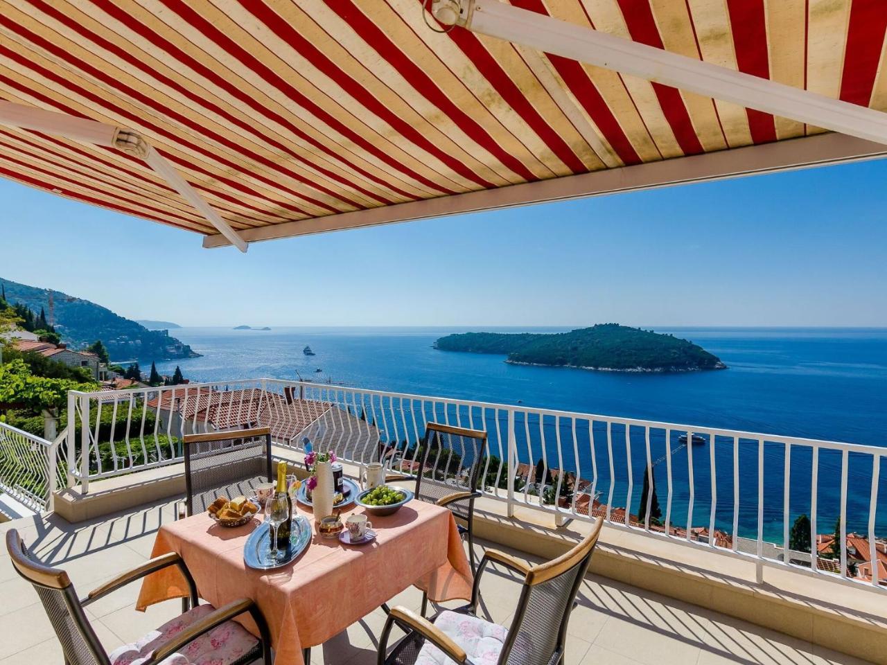 Apartment & Room Cicko One Bedroom Apartment With Terrace & Sea View Attic