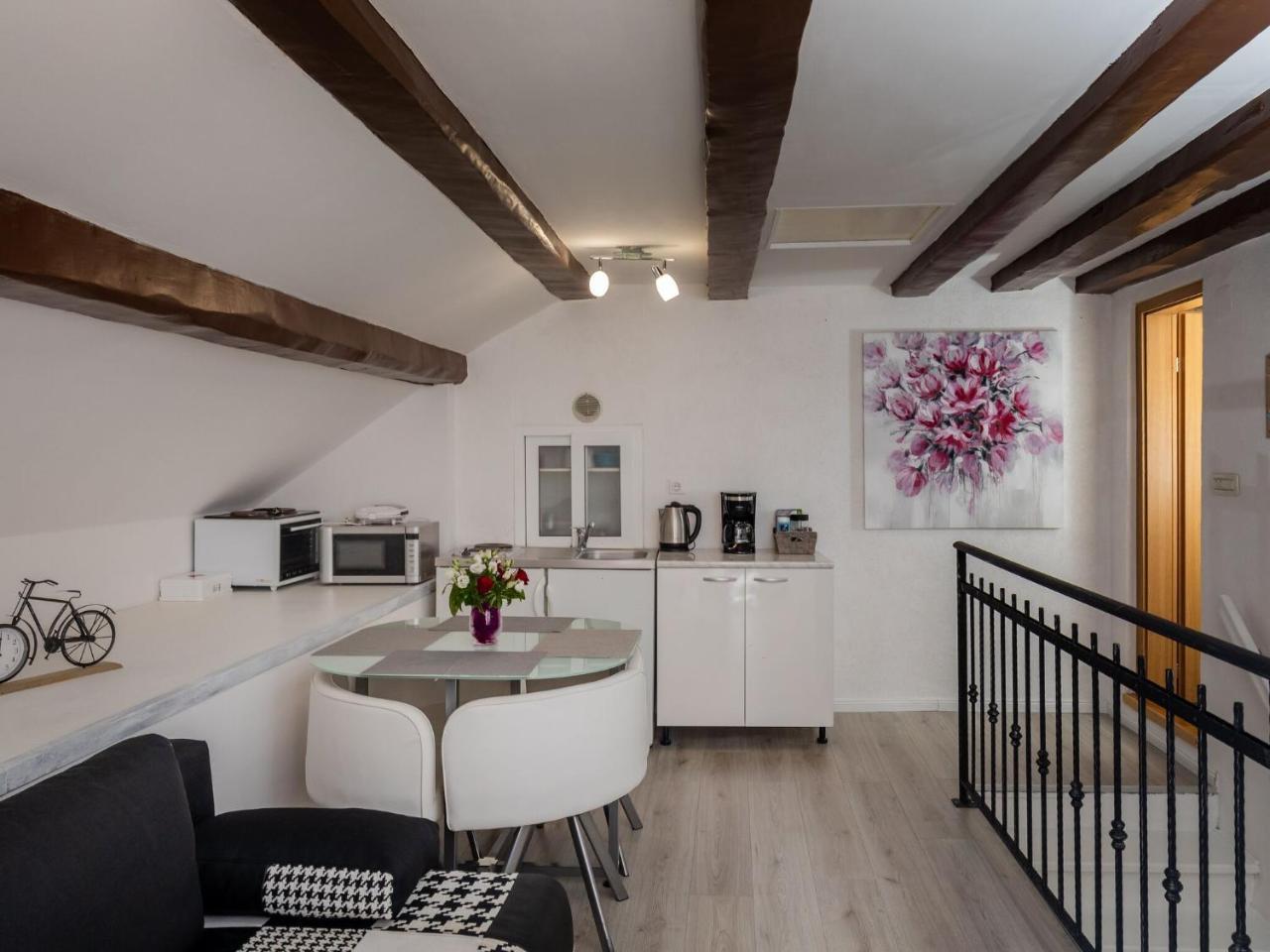Old Town Charming Nest One Bedroom Apartment