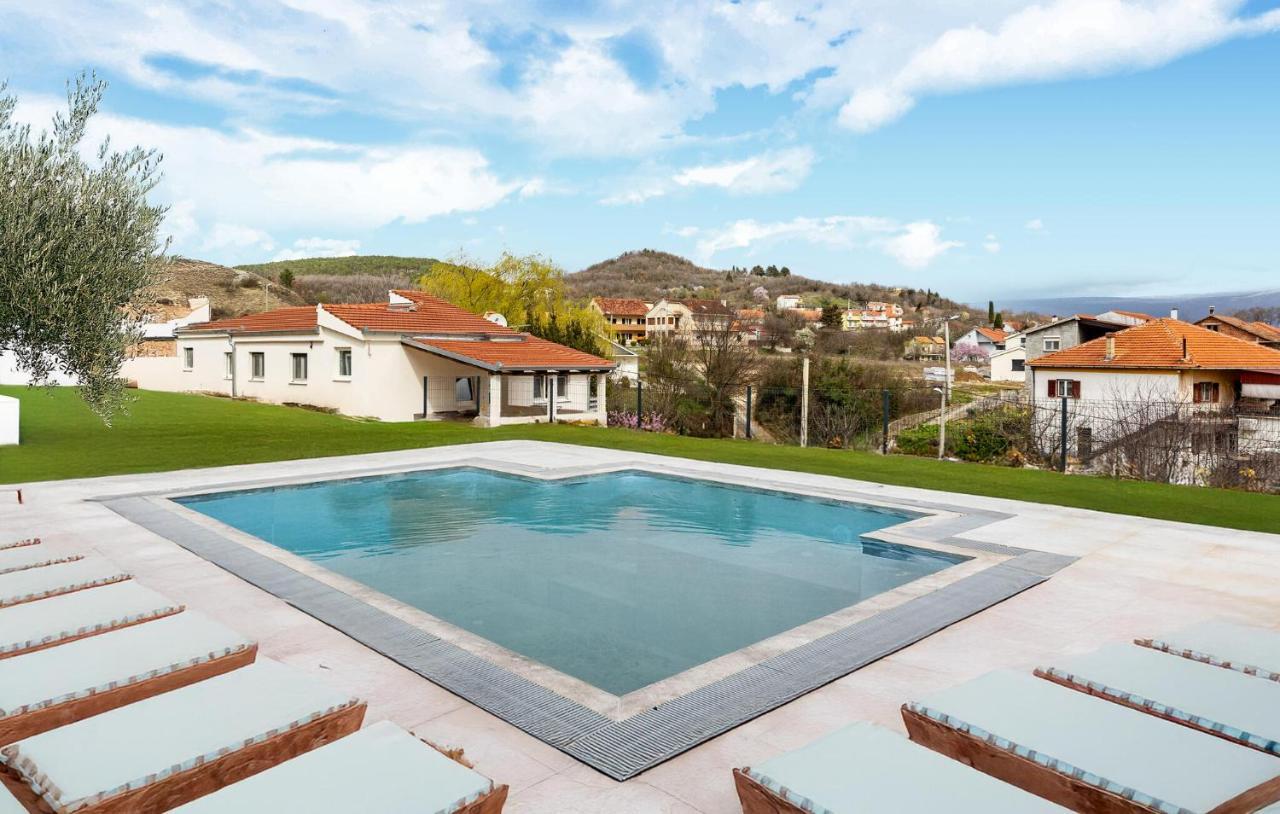 Beautiful Home In Sinj