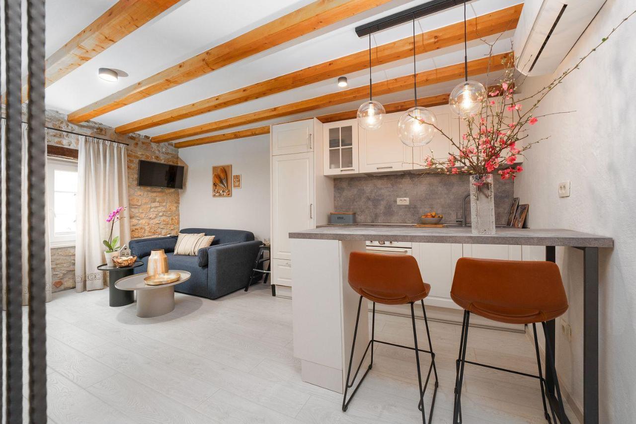 Cozy Studio-apartment Inmitten Der Altstadt Von Porec Und Nur 50 Meter Zur Adria