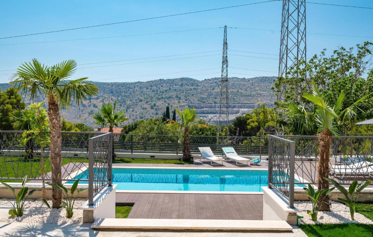 Stunning Home In Srinjine With Wifi