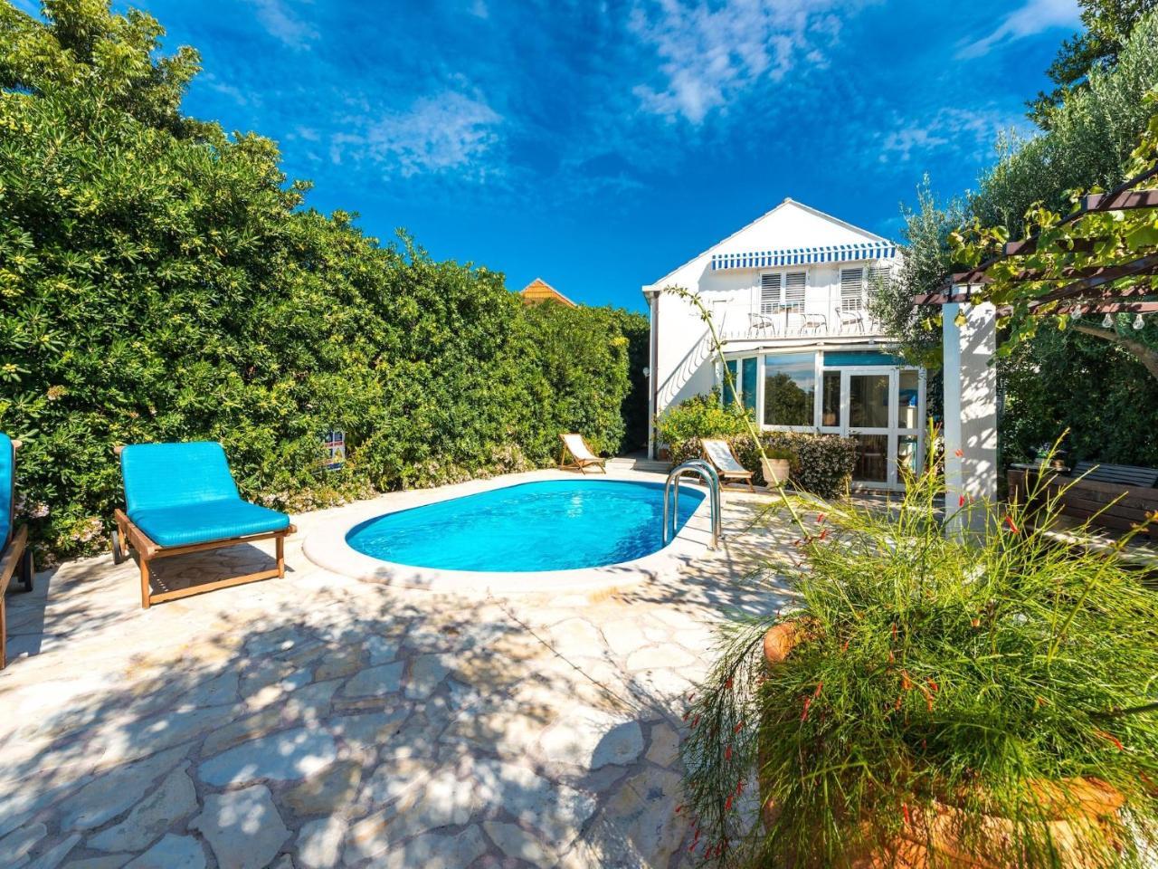 Villa Piano Four Bedroom Villa With Terrace & Swimming Pool