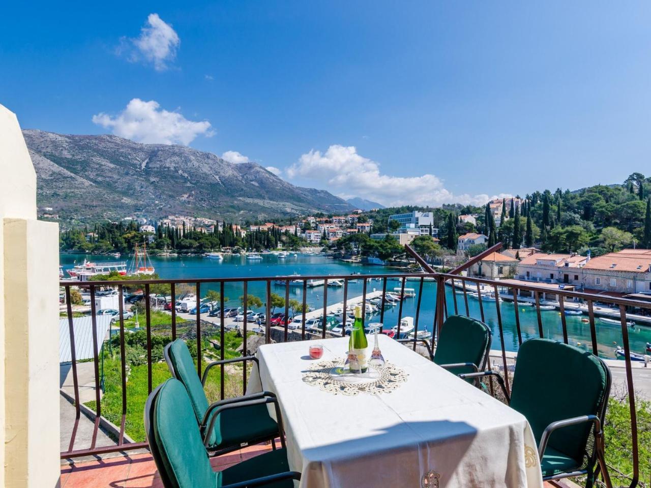 Apartments & Rooms Mihajica Two Bedroom Apartment With Balcony & Sea View