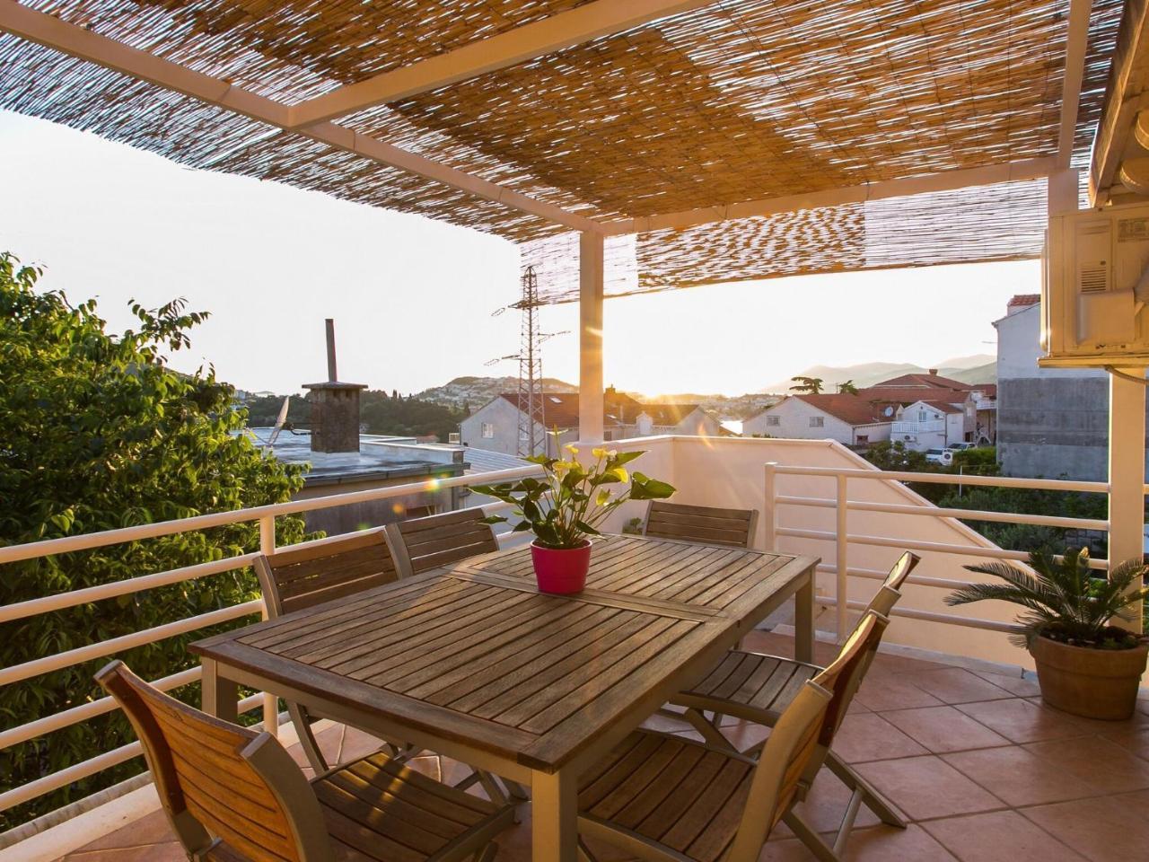 Apartment Marlo Two-bedroom Apartment With Balcony Top Floor