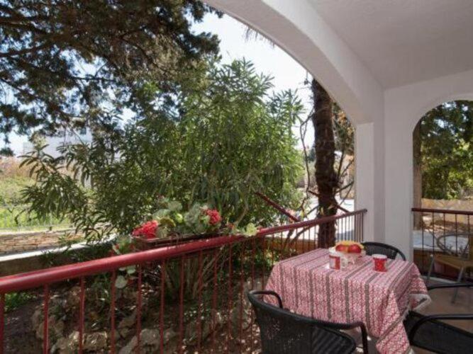 Apartments Boguvila Two-bedroom Basic Apartment With Terrace A1 St