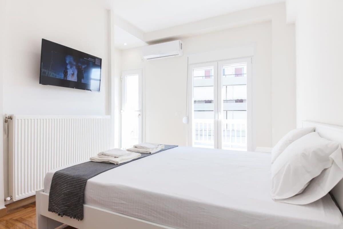 Stylish New Paradise Apt For 2 In Marousi