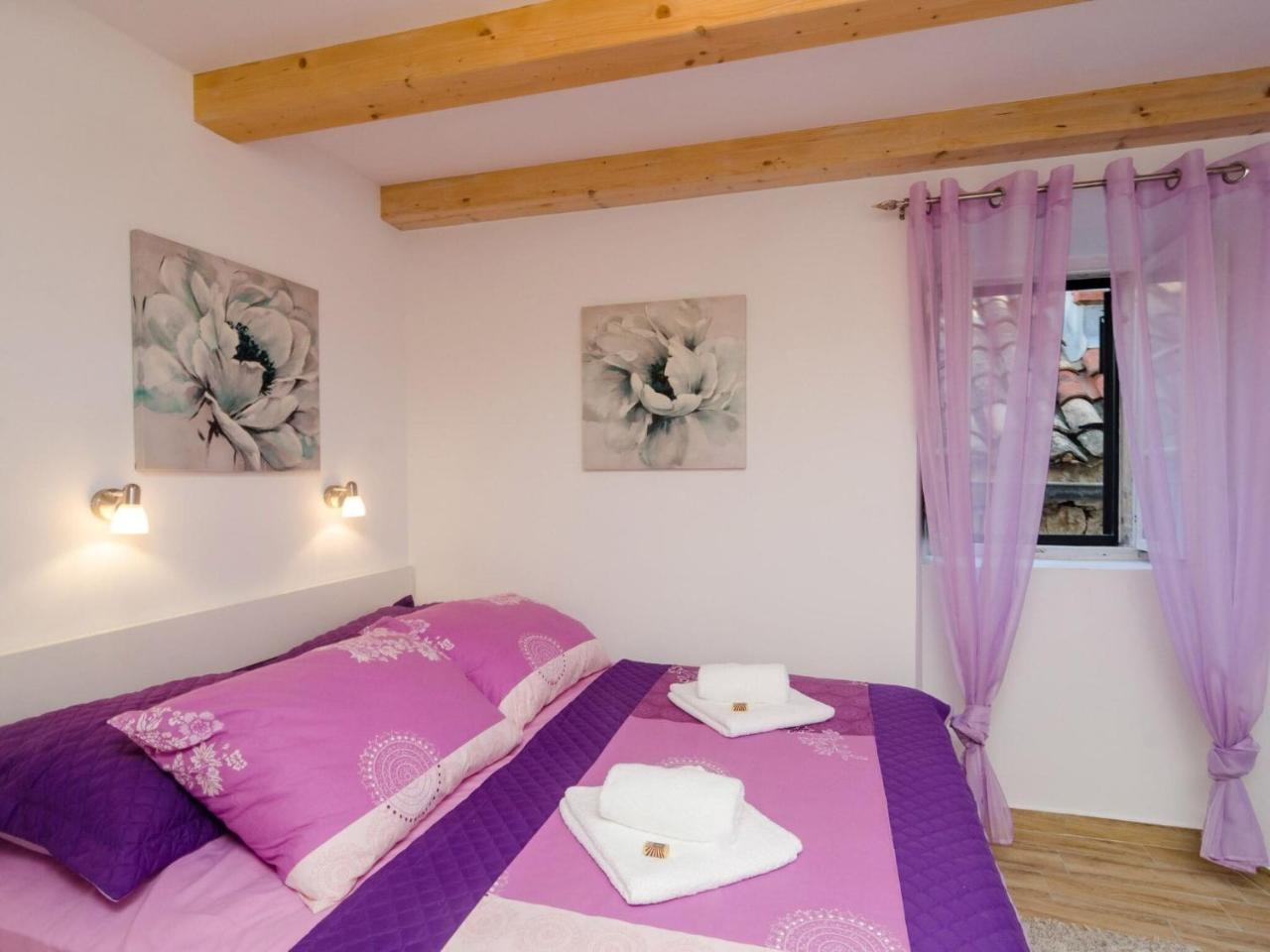 Lavender Garden Apartments Studio Apartment With City View First Floor Apt 4