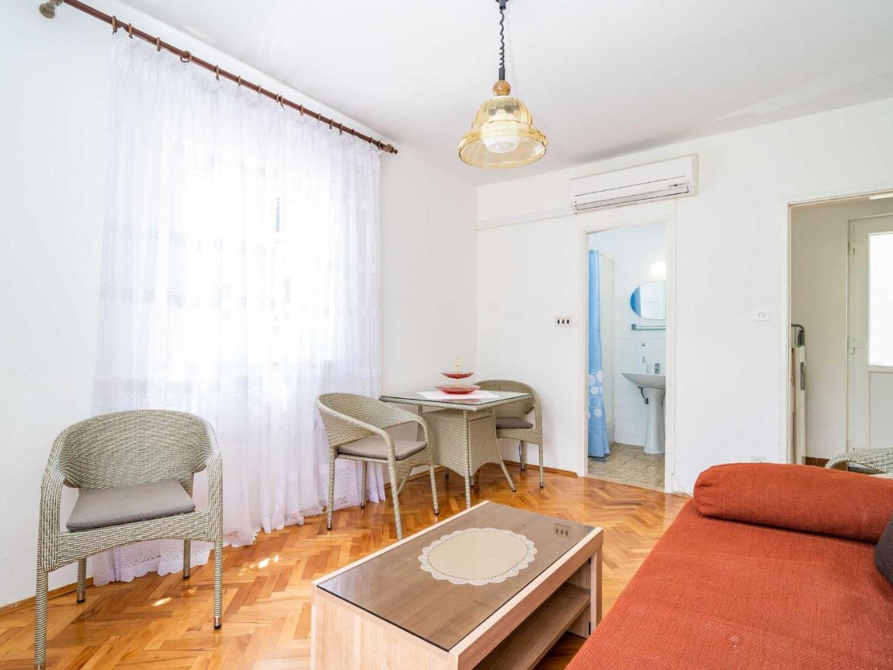 Apartments Zarac One Bedroom Apartment With Balcony & Sea View Milanka