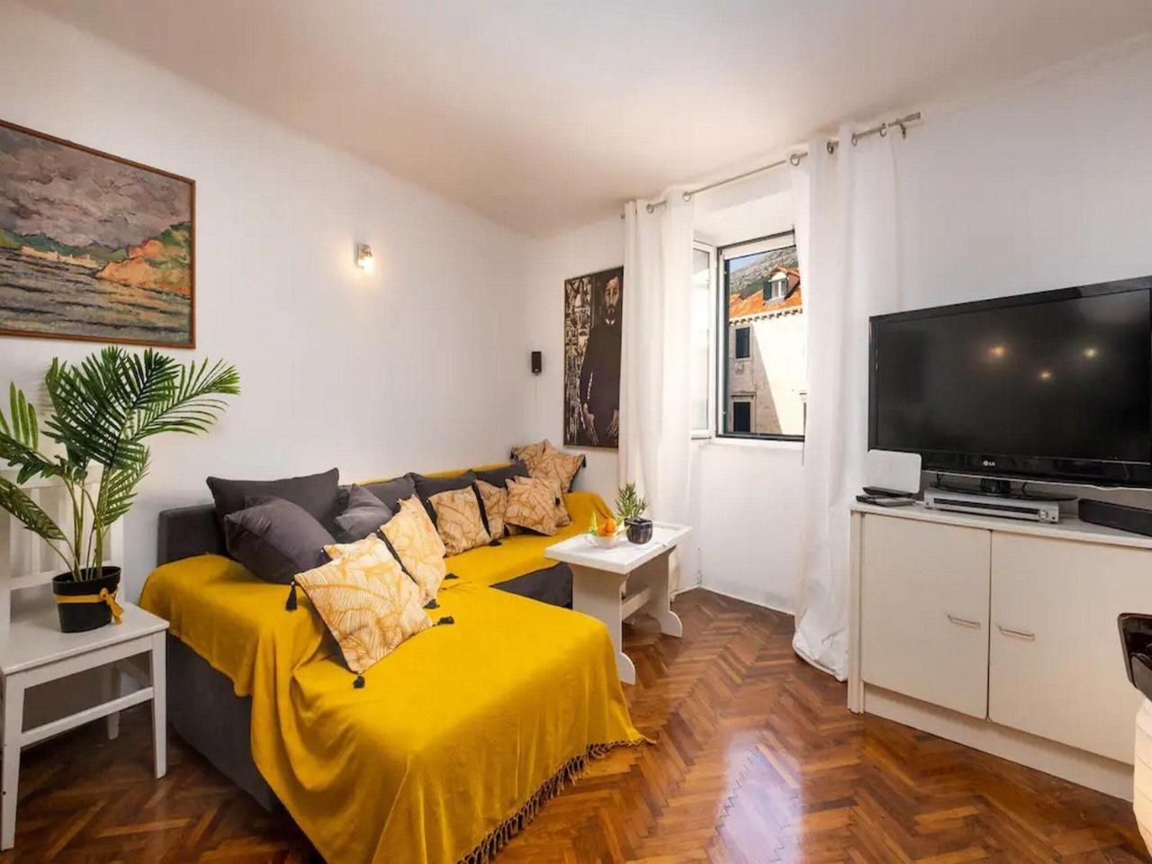 Apartment Jany Two Bedroom Apartment With City View