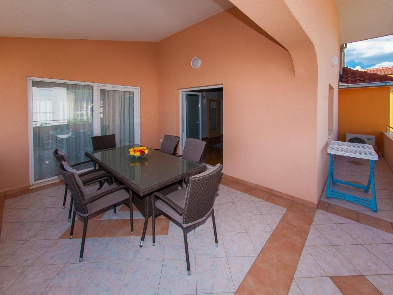 Apartments Anita-luxury Three Bedroom Apartment With Terrace