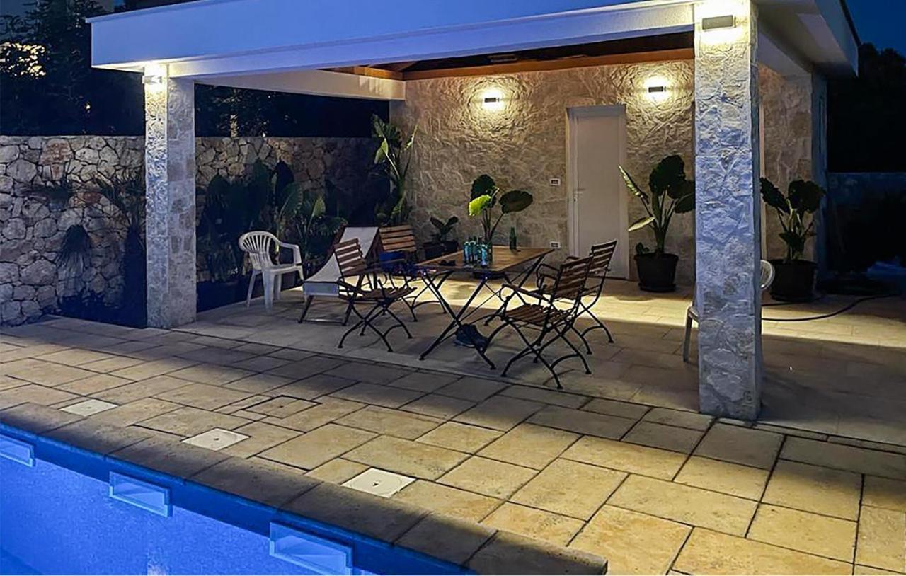 Awesome Apartment In Zaton