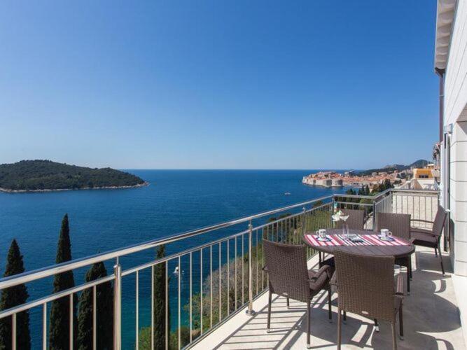 Apartments Villa Ari Deluxe Three Bedroom Apartment With Balcony & Sea View Second Floor