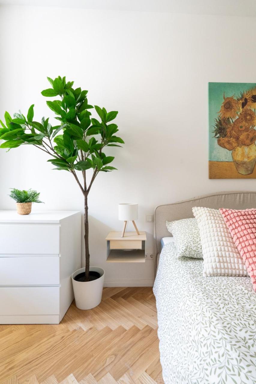 Central Premium Apartment With Balcony