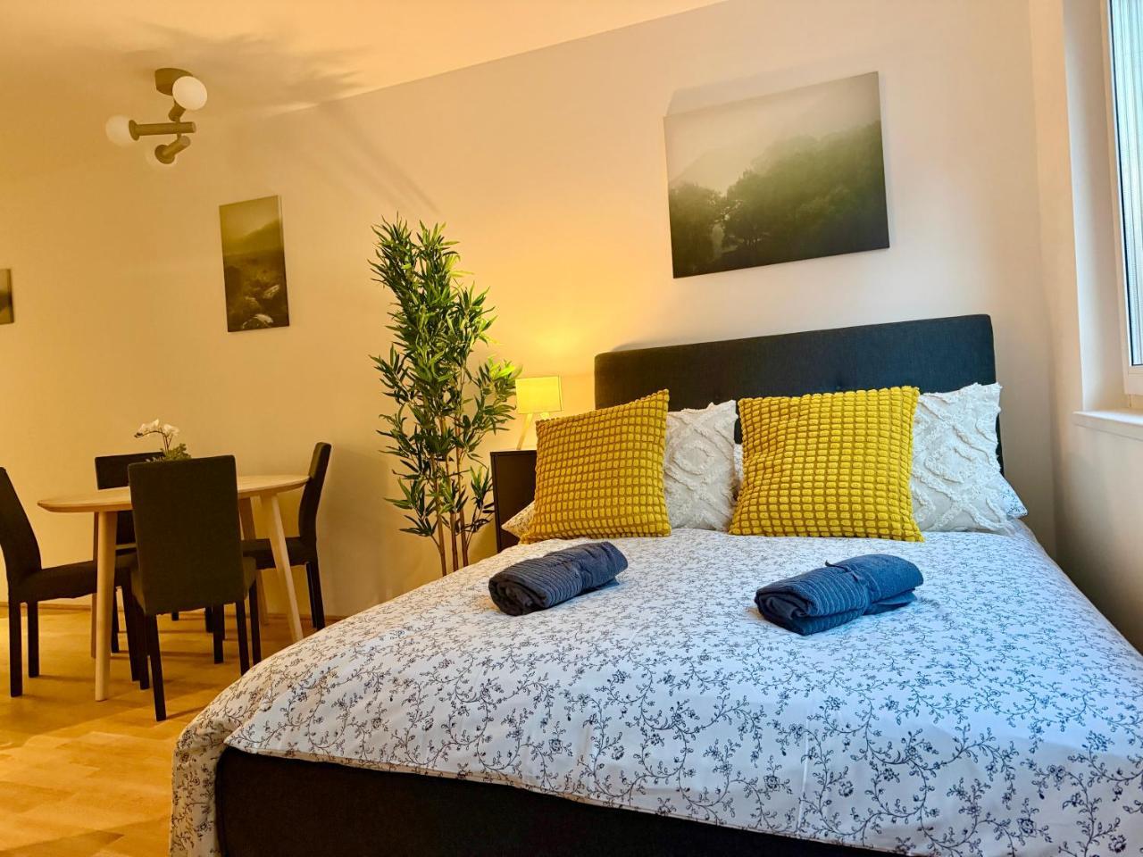 Central Modern Studio Apartment