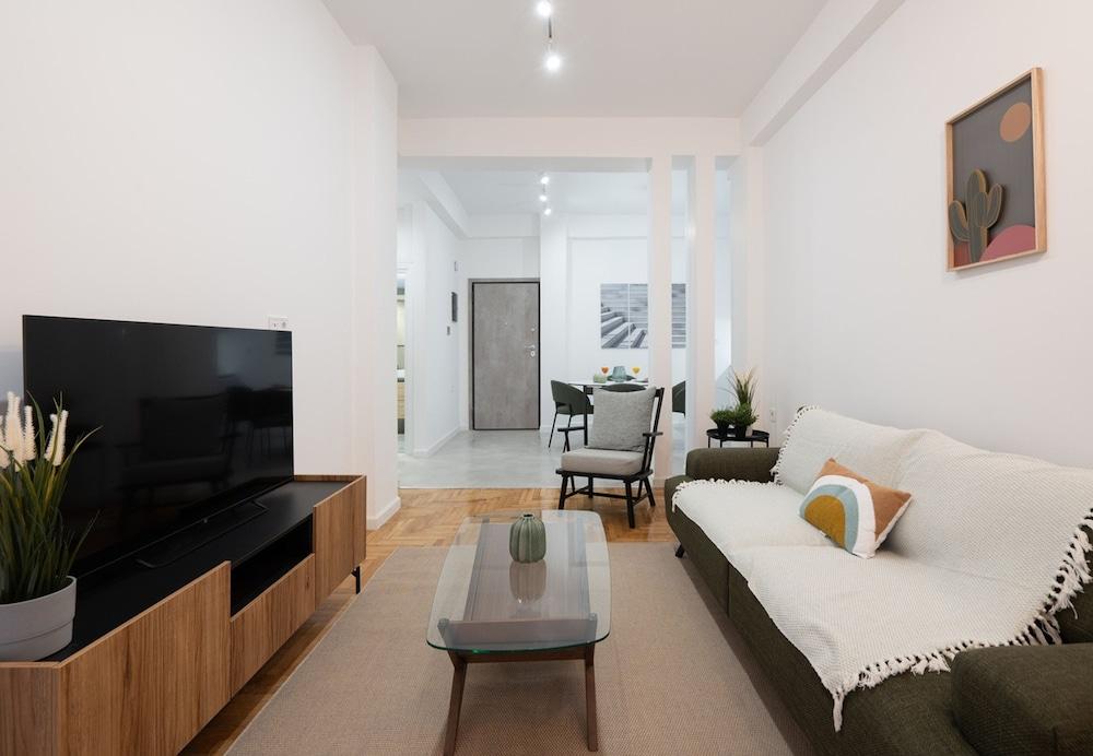 Liv Comfortable & Stylish Escape In Pagrati