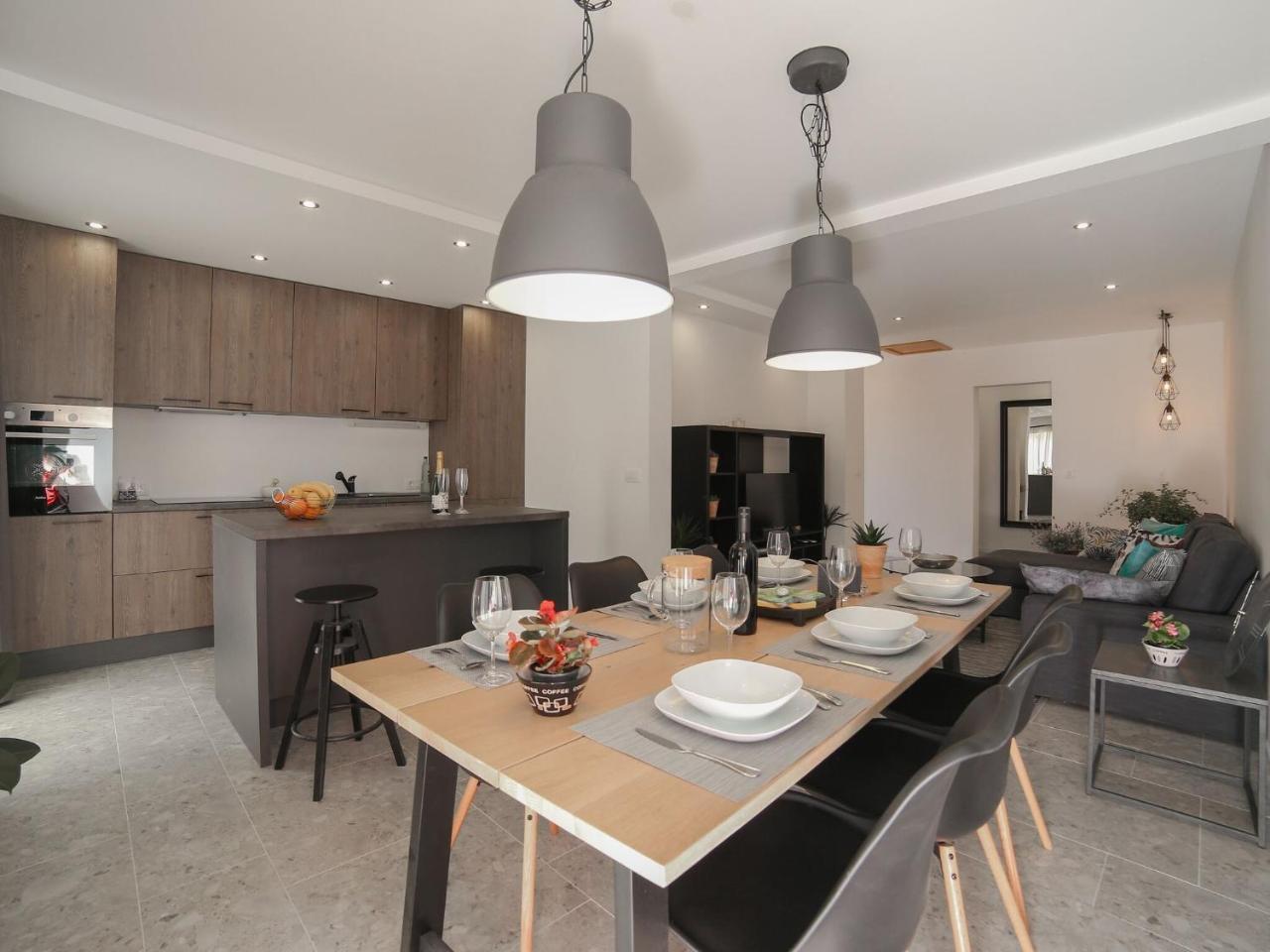 Apartments Marti Three Bedroom Apartment With Balconies & Sea View St