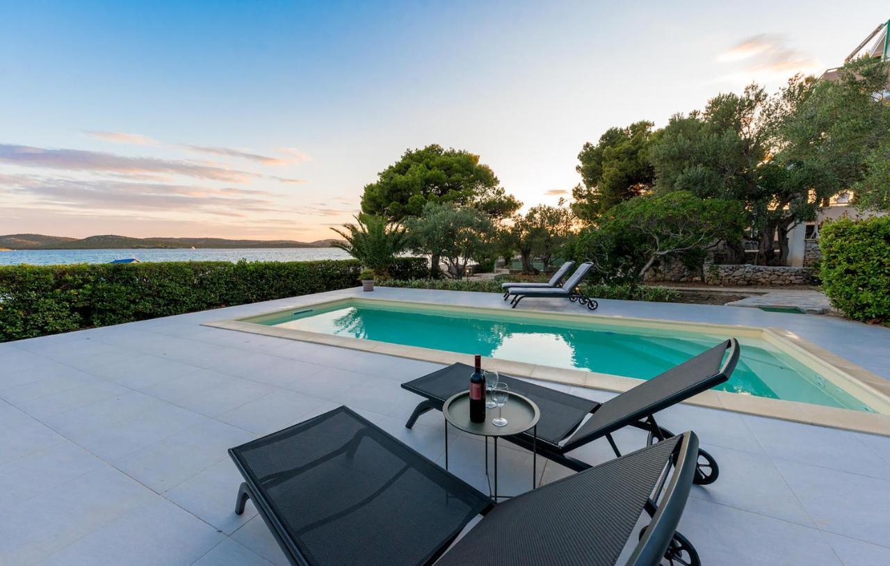 Pet Friendly Apartment In Pirovac