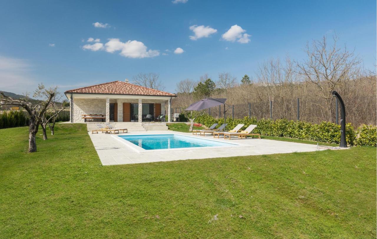 Amazing Home In Strped With Wifi